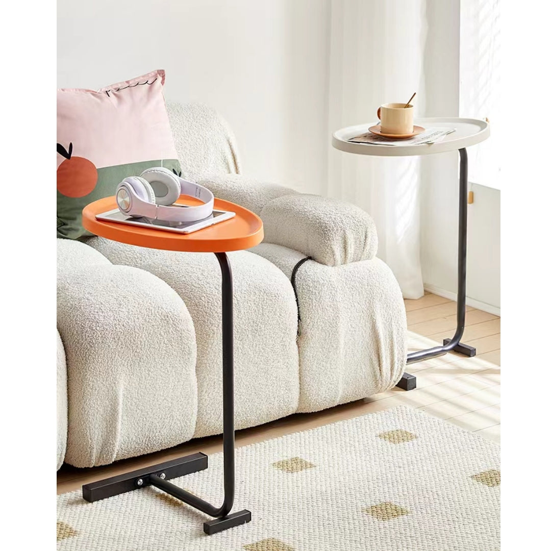 Two multifunctional side tables next to a cozy sofa, perfect for holding drinks, electronics, and accessories in living rooms, home offices, and bedrooms. Ideal for bulk buying directly from a Chinese manufacturer.