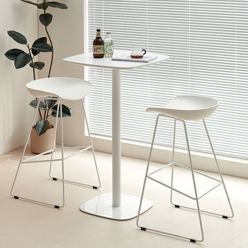 Café table with sleek design, accompanied by two stools. Ideal for cafés, bars, casual dining, and business settings, offering stability and functionality. Great option for businesses looking for high-quality, competitively priced Chinese wholesale furniture.