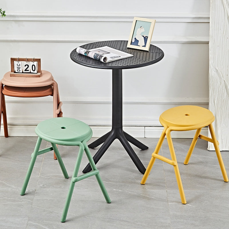 Round table with stackable chairs, ideal for cafés, patios, or office use. Suitable for wholesale buyers seeking bulk furniture directly from a China-based manufacturer.