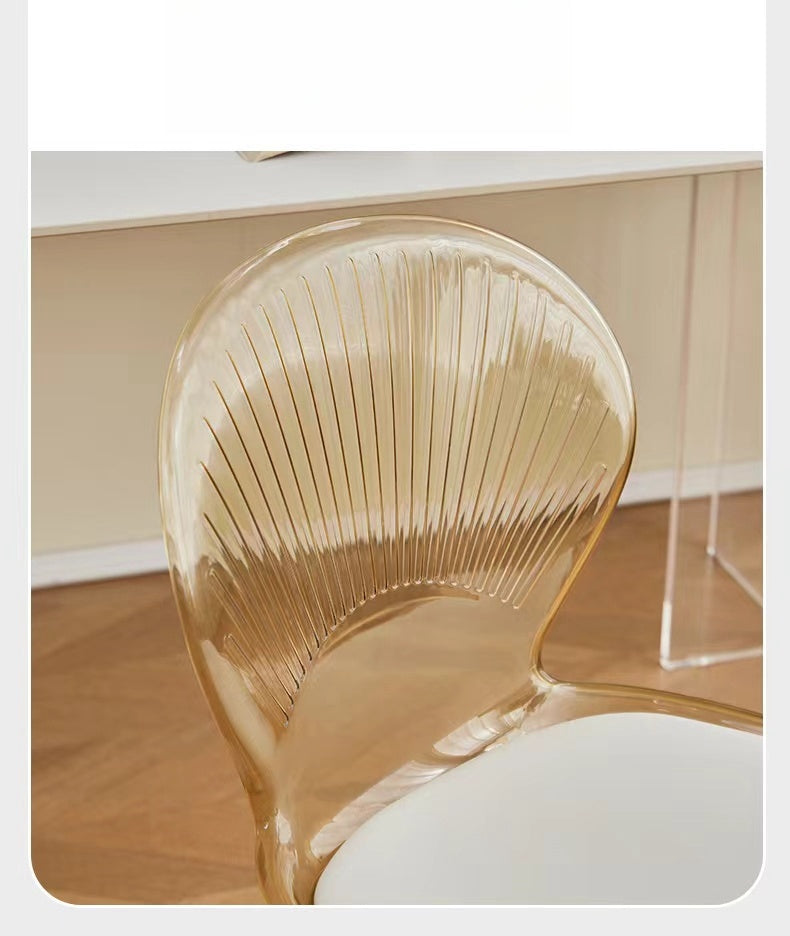 Transparent dining chair with modern design, perfect for home and commercial spaces. Ideal choice for bulk orders and direct wholesale from China. Suitable for versatile seating in dining rooms, cafes, and offices.