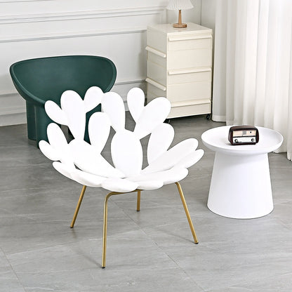 Petal-inspired modern lounge chair for living room or hotel lounge, ideal for wholesale buyers seeking stylish, ergonomic seating solutions directly from China.