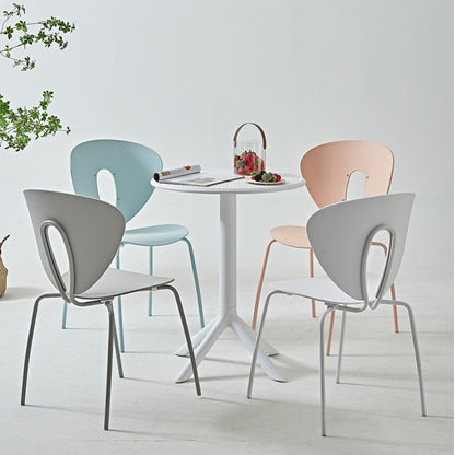 Modern bistro table set with sleek curved chairs, featuring both leather and mesh designs, ideal for cafés, dining areas, and collaborative spaces. Perfect for bulk wholesale orders directly from a China-based manufacturer.