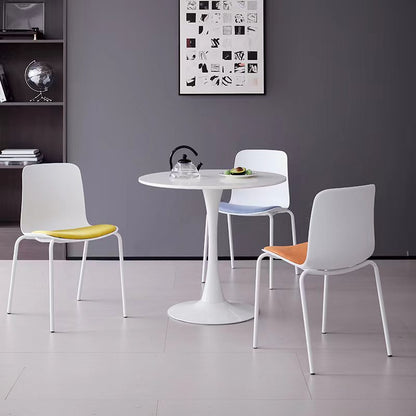 Modern dining and café seating with cushioned seats around a minimal round table, ideal for commercial spaces, available for wholesale direct from China.